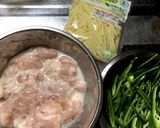 鶏胸肉でササっと！チンジャオロース作り方1写真