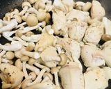 シンプル☆鶏肉&茸の海苔バター醤油炒め作り方2写真