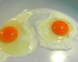 目玉焼きですぐ作れるタルタルソース♫作り方1写真