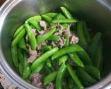 牛肉とスナップえんどうの煮物作り方4写真