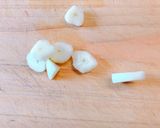 そら豆と冷凍フライドポテトのにんにく炒め作り方4写真