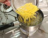 再現！磯丸水産の黒マカロニサラダ♪作り方1写真