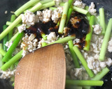 ひき肉とニンニクの芽の黒酢オイスター炒め作り方3写真