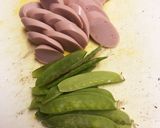 簡単☆絹さやとソーセージの卵炒め作り方1写真