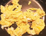 簡単☆絹さやとソーセージの卵炒め作り方3写真