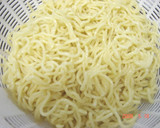 セロリと完熟トマトのミルク焼きそば作り方1写真