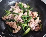 豚肉と辣韮とにんにくの茎の甘酢炒め♪作り方4写真