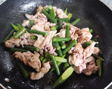 豚肉と辣韮とにんにくの茎の甘酢炒め♪作り方4写真