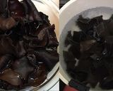 卵ときくらげと絹さやとトマトの五色塩炒め作り方1写真