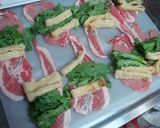春菊と油揚げの豚肉グルグル作り方2写真