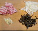 豚バラ肉ときくらげのラーメン風パスタ作り方1写真