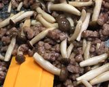 しめじとひき肉の炒め作り方7写真