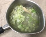 鶏むね肉と春雨と卵のあんかけスープ作り方1写真