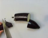 ピーラーで人参を削ぐ 具がいっぱい豚汁作り方1写真