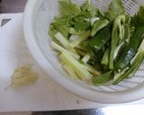 鶏肉とセロリとピーマンの塩炒め作り方2写真