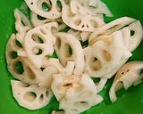 鶏蓮根醤油こうじ炒め作り方3写真