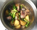 鯖缶とじゃが芋のオイスター煮作り方3写真