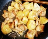 鶏もも肉と新ジャガの甘味噌炒め作り方7写真