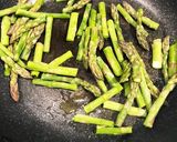 中細アスパラと蒸しベビーホタテの炒め物作り方3写真