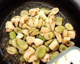 茹でそら豆と鶏むね肉のクミンシード炒め作り方5写真