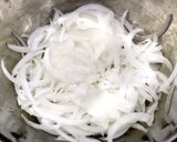 生食わかめと新玉ねぎとツナのサラダ♡旬♪作り方3写真