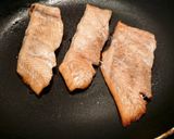 生サーモンの塩胡椒蒸し焼き作り方3写真