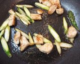 鶏胸肉とアスパラガスのジェノベーゼパスタ作り方5写真