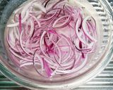 赤タマネギのおかか醤油かけ　作り方1写真