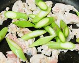 豚こま切れ肉とアスパラのガーリック炒め作り方3写真