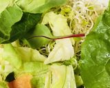 半熟目玉焼きとレタス＆スプラウトのサラダ作り方1写真