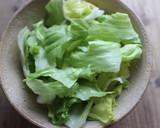 ｍ簡単！半熟卵とレタスの塩ラーメン作り方1写真