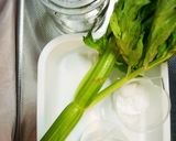 飲みごろ2ヶ月♥️③セロリ酒作り方1写真