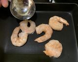 海老とじゃがいもと新玉ねぎのカレー炒め作り方2写真