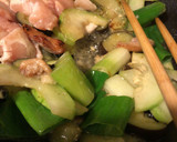 摘果メロンと鴨皮・鶏肉の旨味炒め（鶏皮）作り方4写真