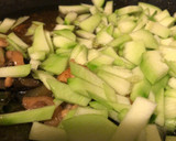 摘果メロンと鴨皮・鶏肉の旨味炒め（鶏皮）作り方5写真