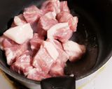 豚肩ロース肉のトロトロ赤ワイン煮込み作り方2写真
