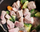 豚肩ロース肉のトロトロ赤ワイン煮込み作り方3写真