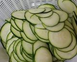 簡単・美味しい♪ズッキーニ塩昆布ナムル作り方1写真