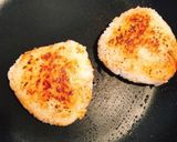 鰹節入りꕤバター醤油焼きおにぎり作り方4写真