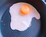 朝ごはんに！目玉焼き挟んだだけサンド作り方2写真