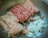 サンチュで包む松の実入り肉味噌♪作り方1写真