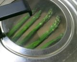 蒸し焼きアスパラガスの卵ソース作り方3写真