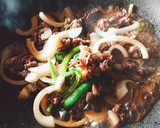 ご飯がススム♥️新玉と牛肉の甘辛炒め♪作り方4写真