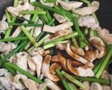 にんにくの芽と胸肉のオイスター炒め作り方14写真