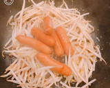 もやしとソーセージの、パリシャキバタ炒め作り方4写真