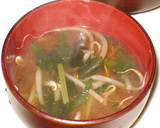 定番★もやしとわかめのお味噌汁作り方4写真