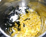 簡単！コーンと舞茸のお味噌汁☆バター風味作り方1写真