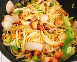 簡単★野菜たっぷりエビホタテ焼きそば作り方3写真