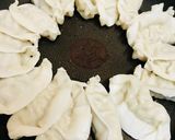 レトルト餃子●まるっと並べて盛る餃子作り方1写真