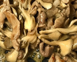 簡単！豚肉と舞茸の味噌炒め♡シソ添え♡作り方7写真